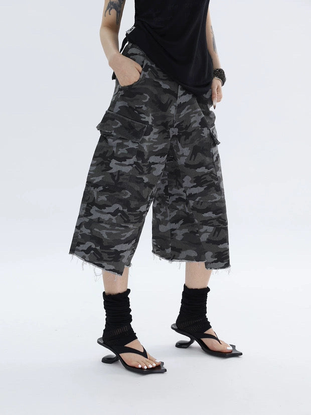 CAMO CARGO SHORTS
