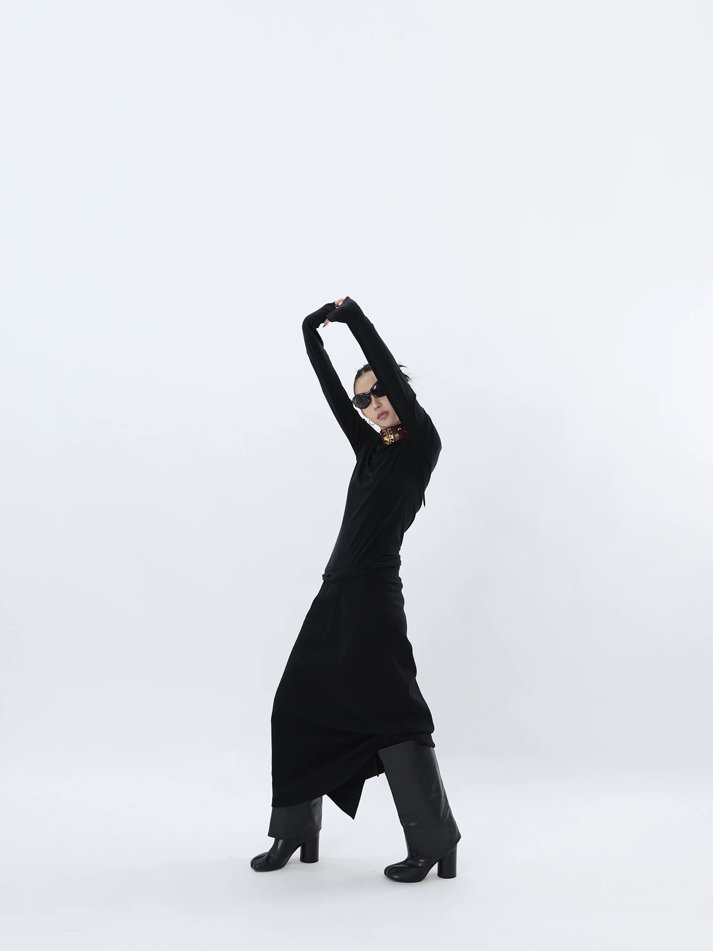 ARCH CUT SKIRT