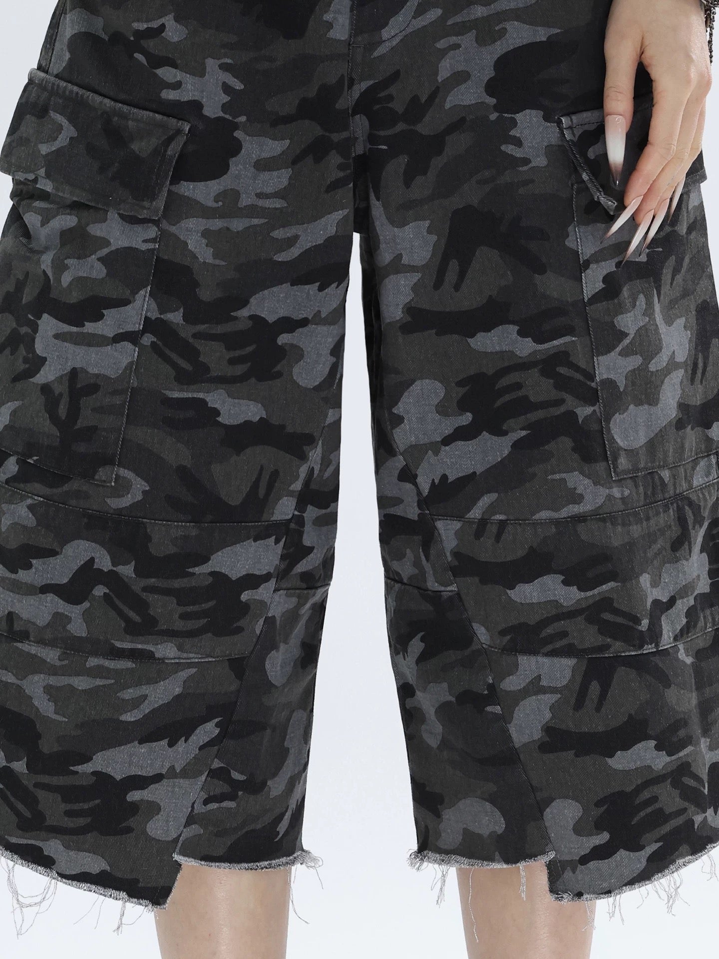 CAMO CARGO SHORTS