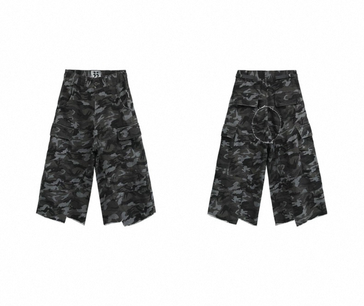 CAMO CARGO SHORTS