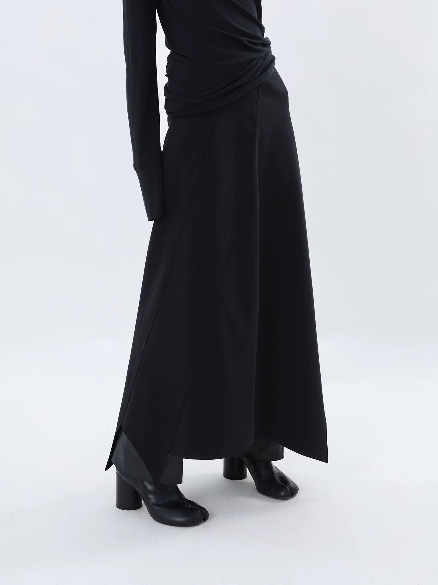 ARCH CUT SKIRT