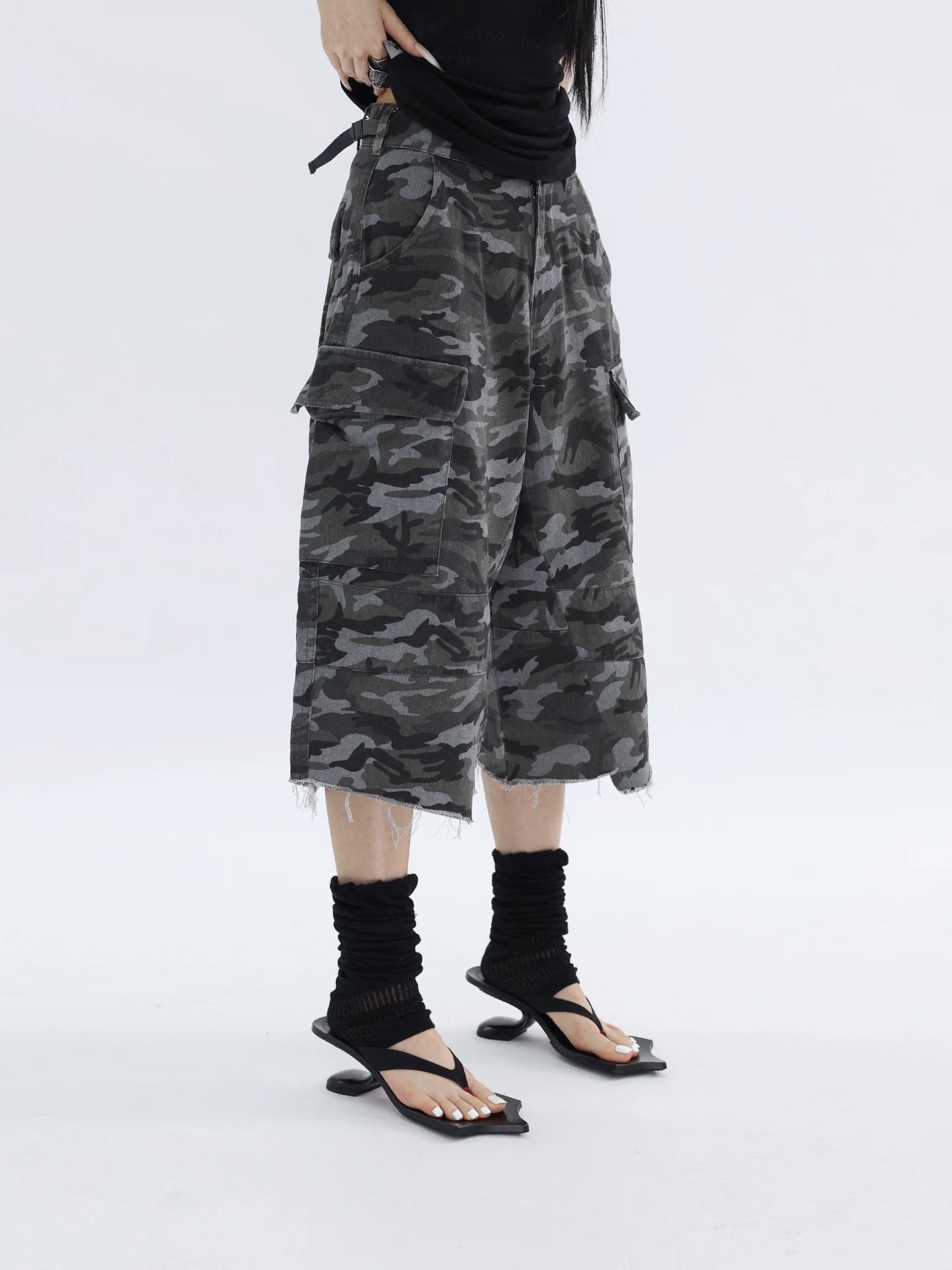CAMO CARGO SHORTS