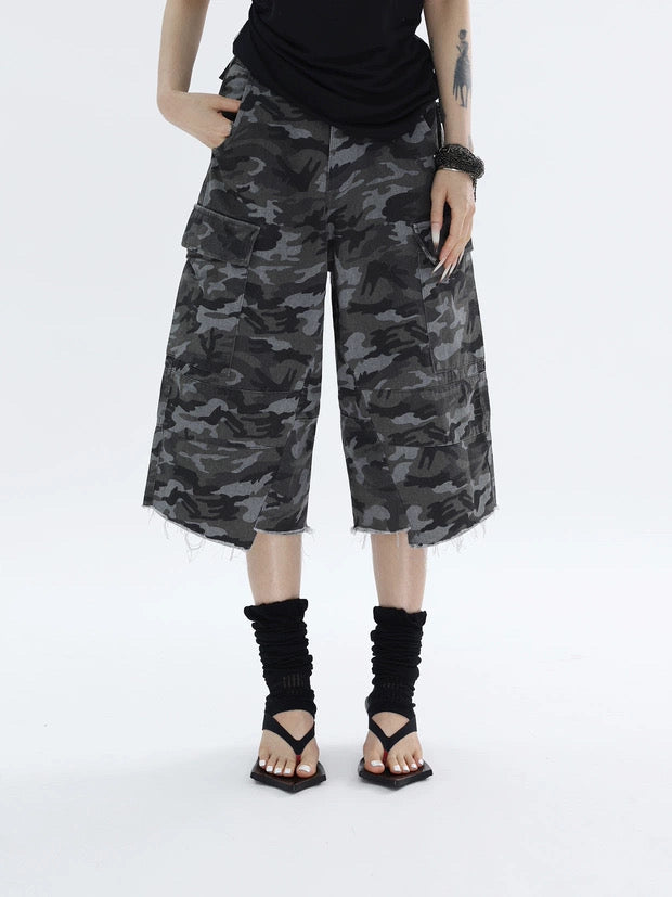 CAMO CARGO SHORTS