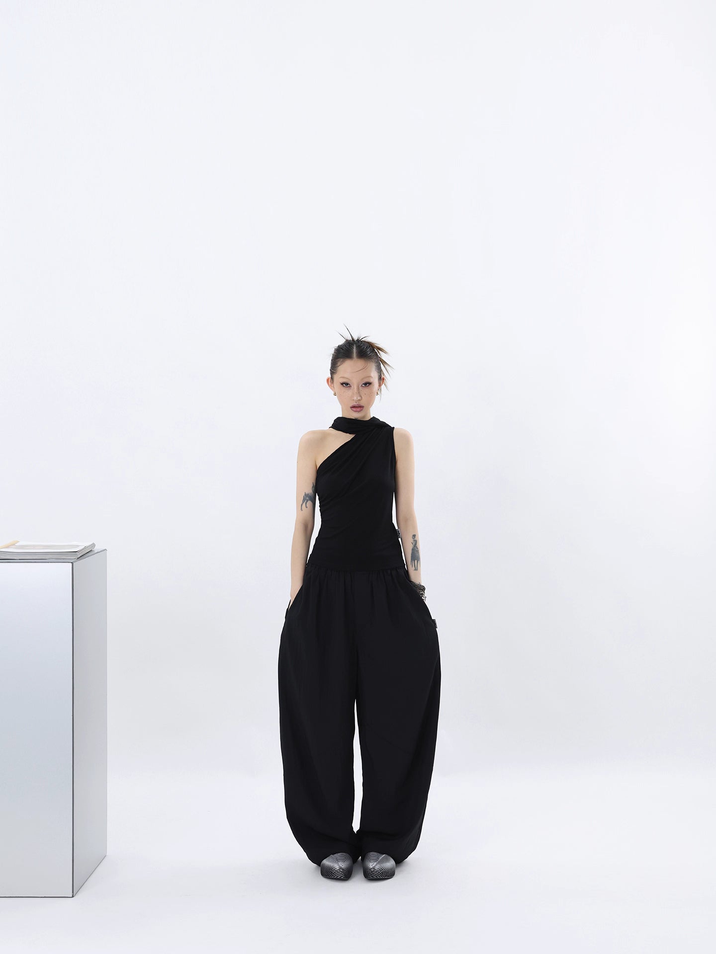 DETACH HOODED VEST