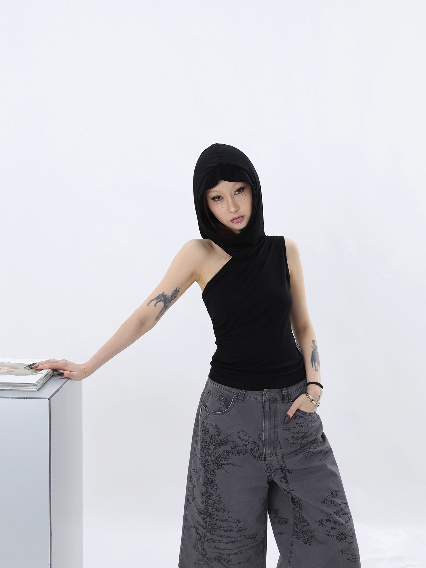 DETACH HOODED VEST