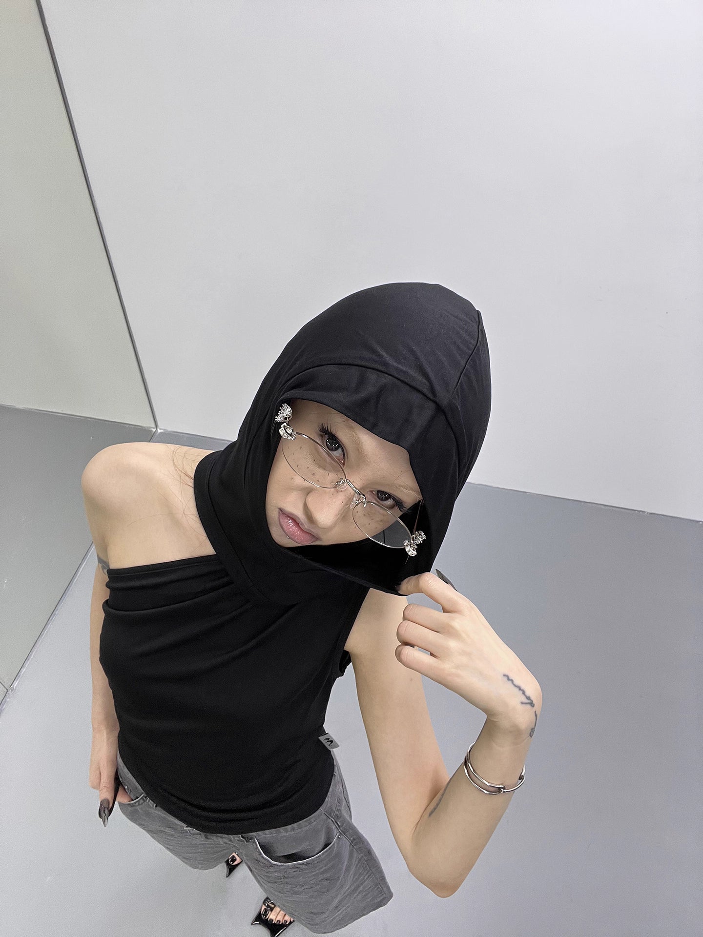DETACH HOODED VEST