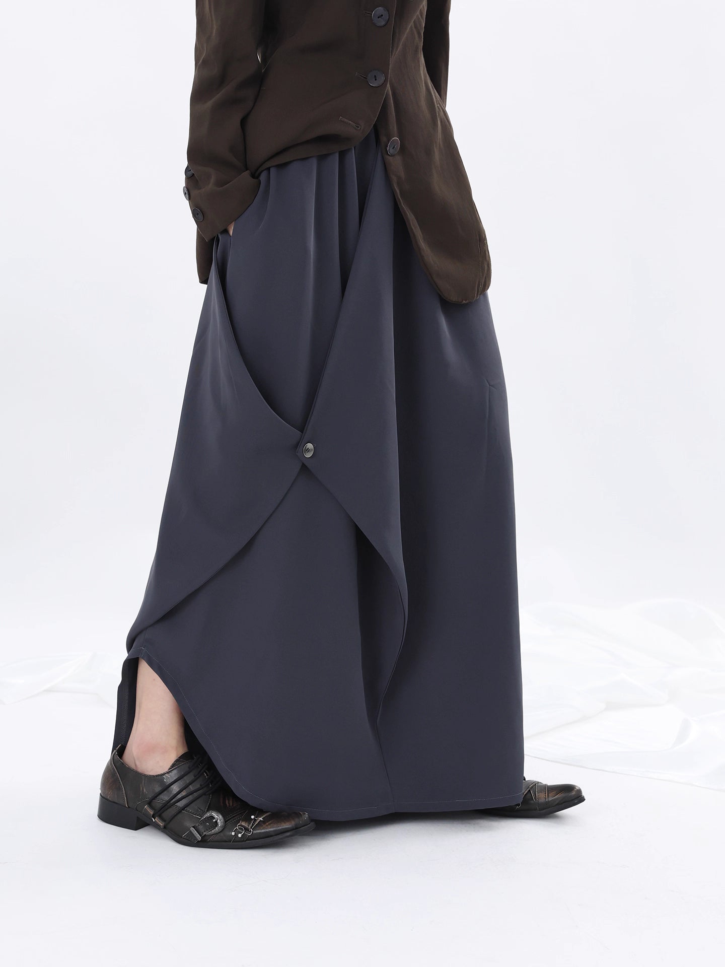 ASYMMETRIC SUIT SKIRT
