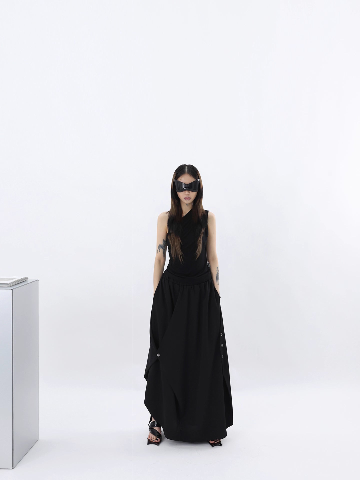 DETACH HOODED VEST