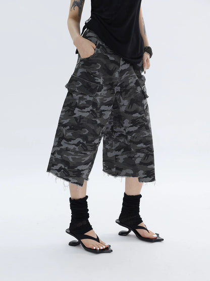 CAMO CARGO SHORTS