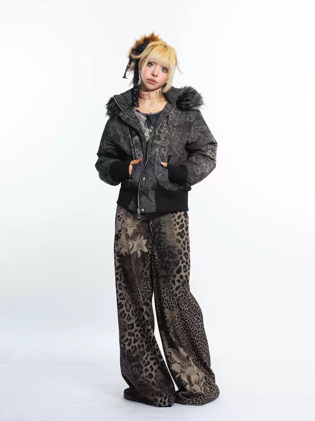 [4RE1GN] Gothic Pattern Fur-collared Down Jacket