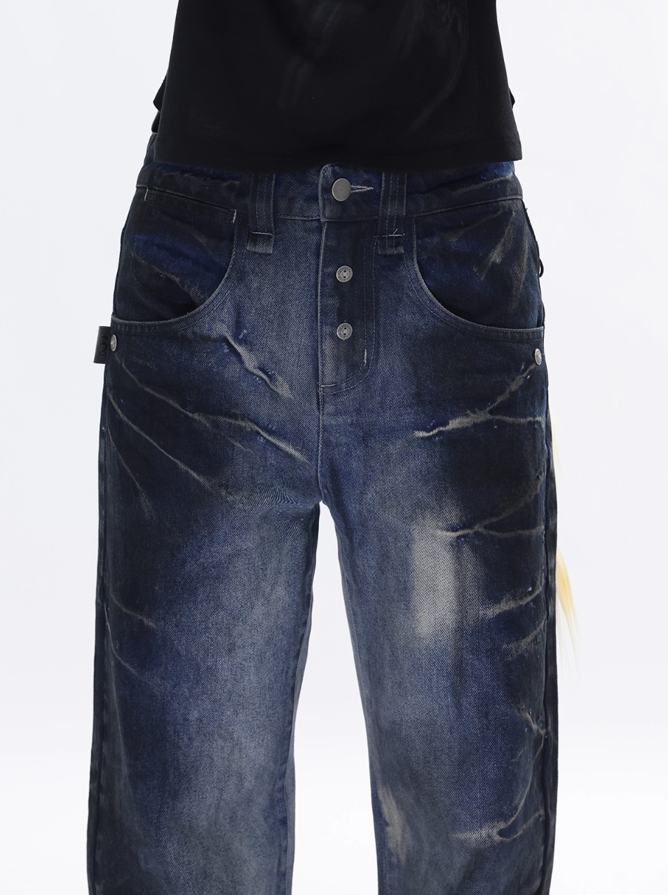 CRACKED WASH DENIM