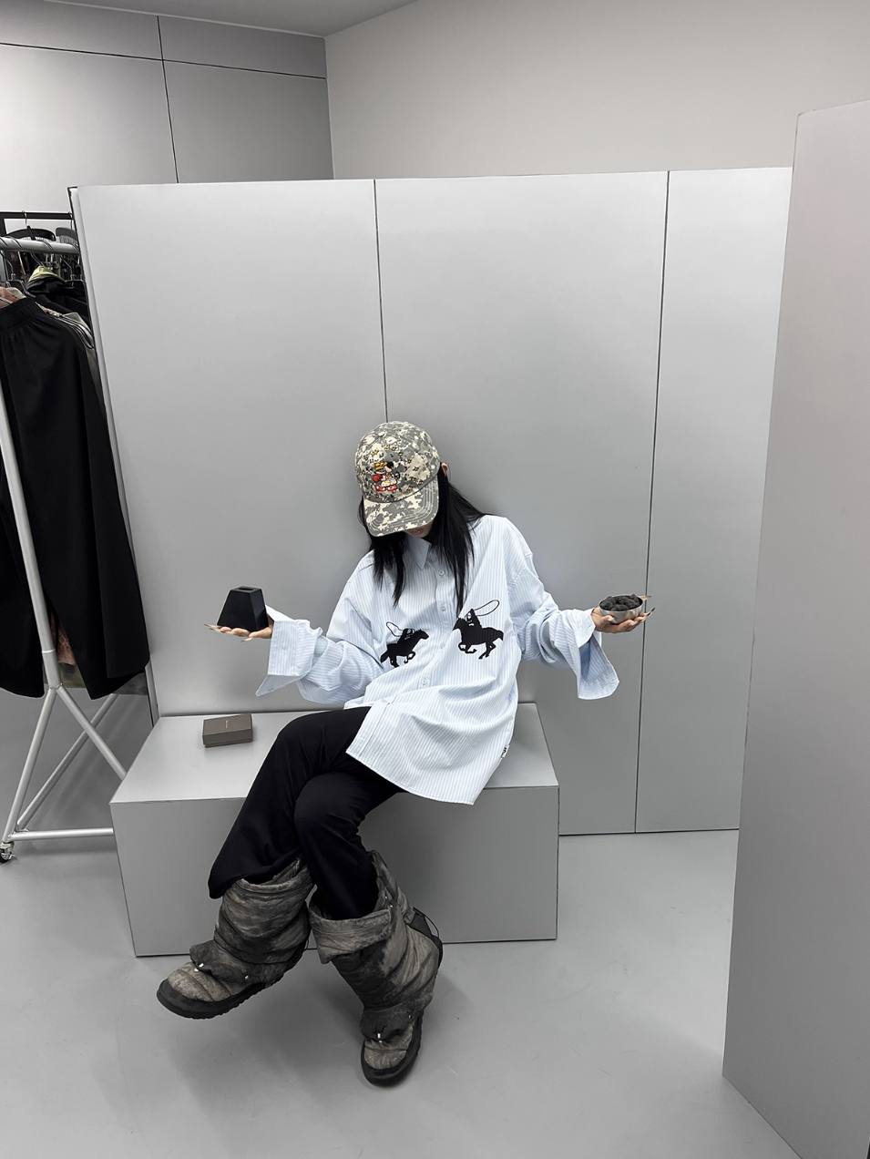 GALLOP EMBROIDERY SHIRT