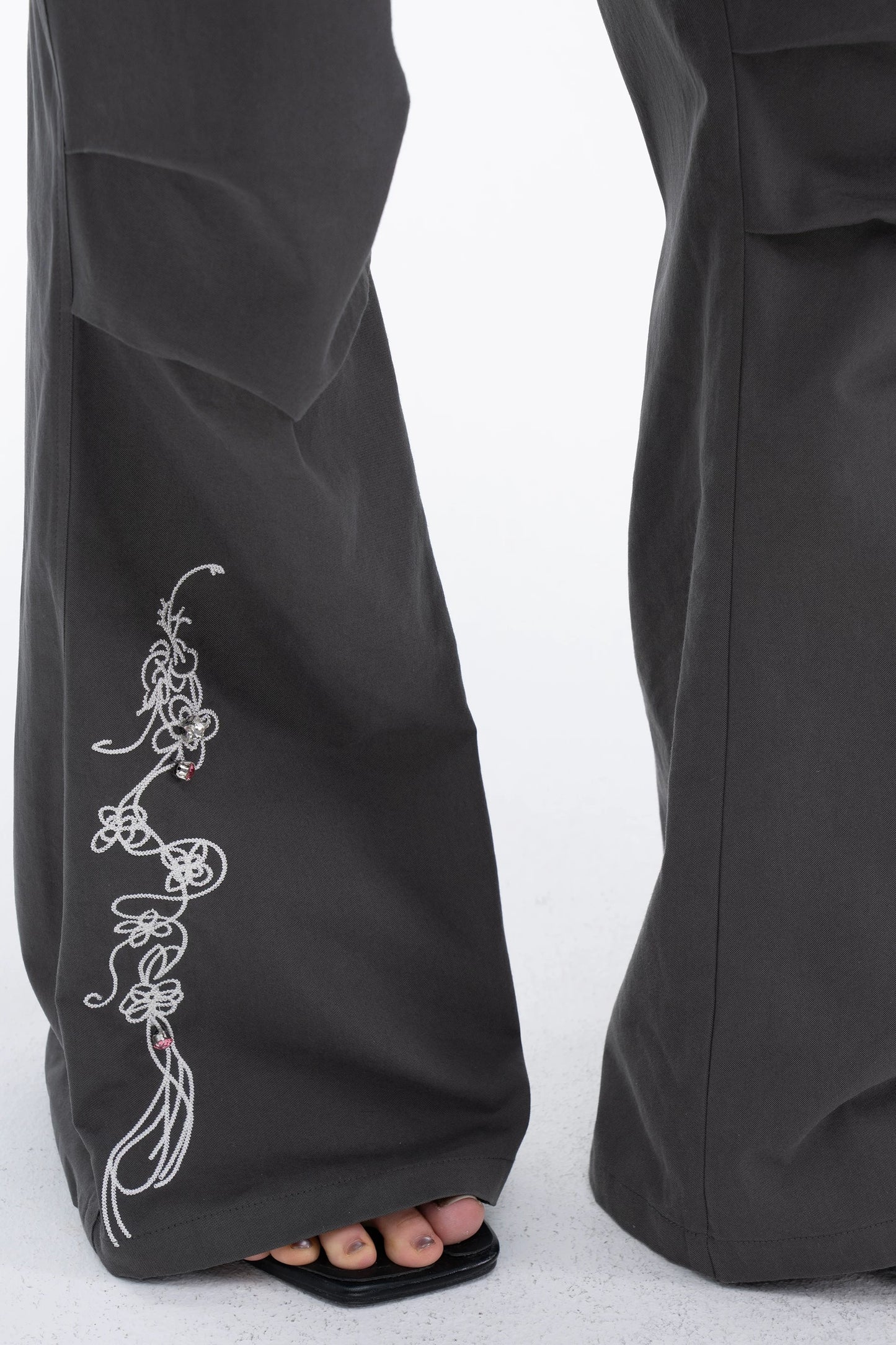 EMBROIDERED FLARE SLACKS