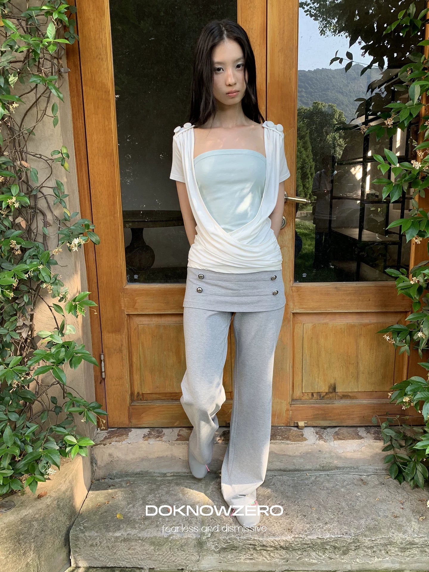 FITTED VERSATILE STRAIGHT-LEG PANTS