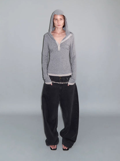 DISTRESSED CURVED-BLADE JEANS