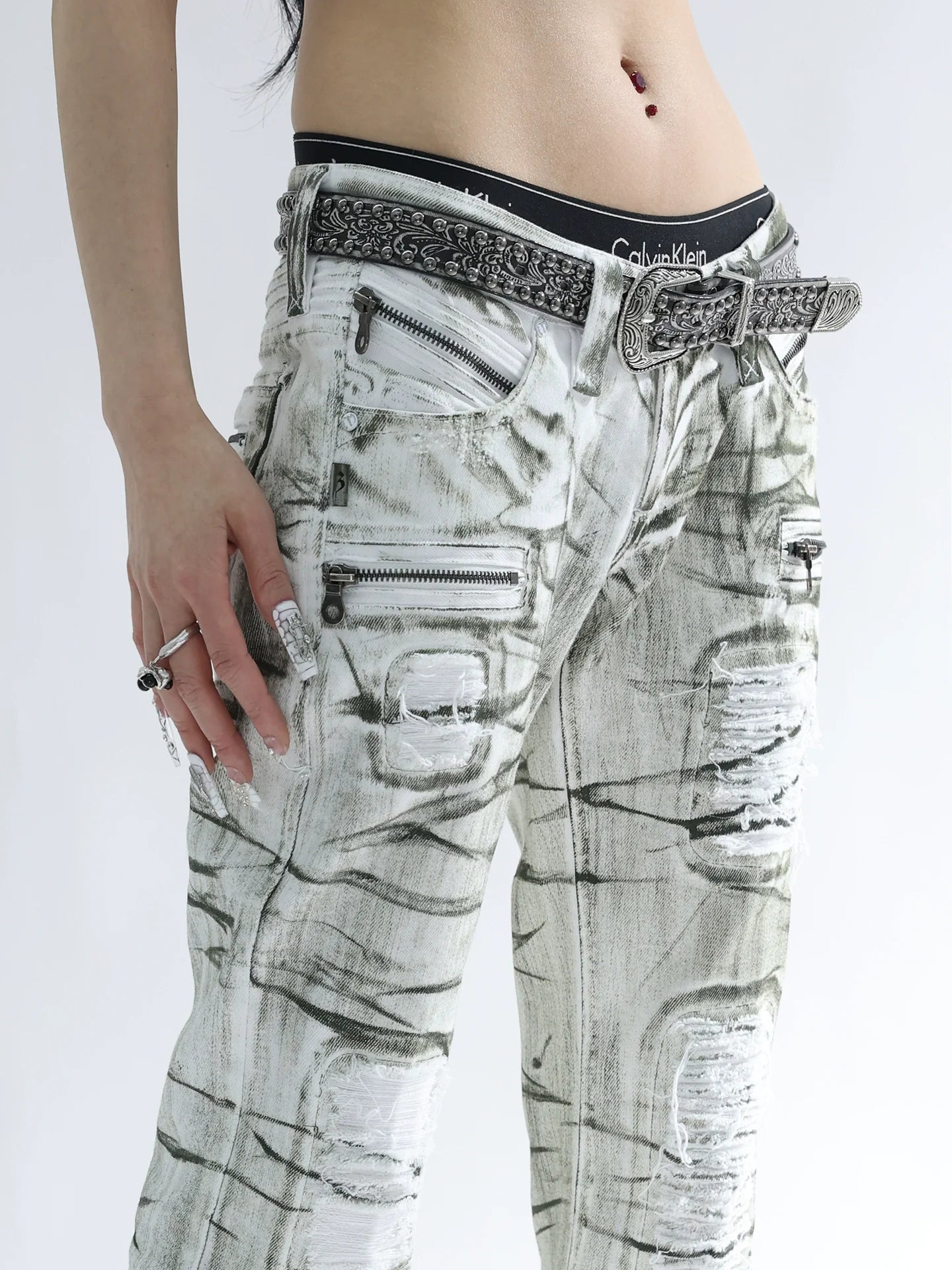 RIPPED LOW-WAIST SKINNY