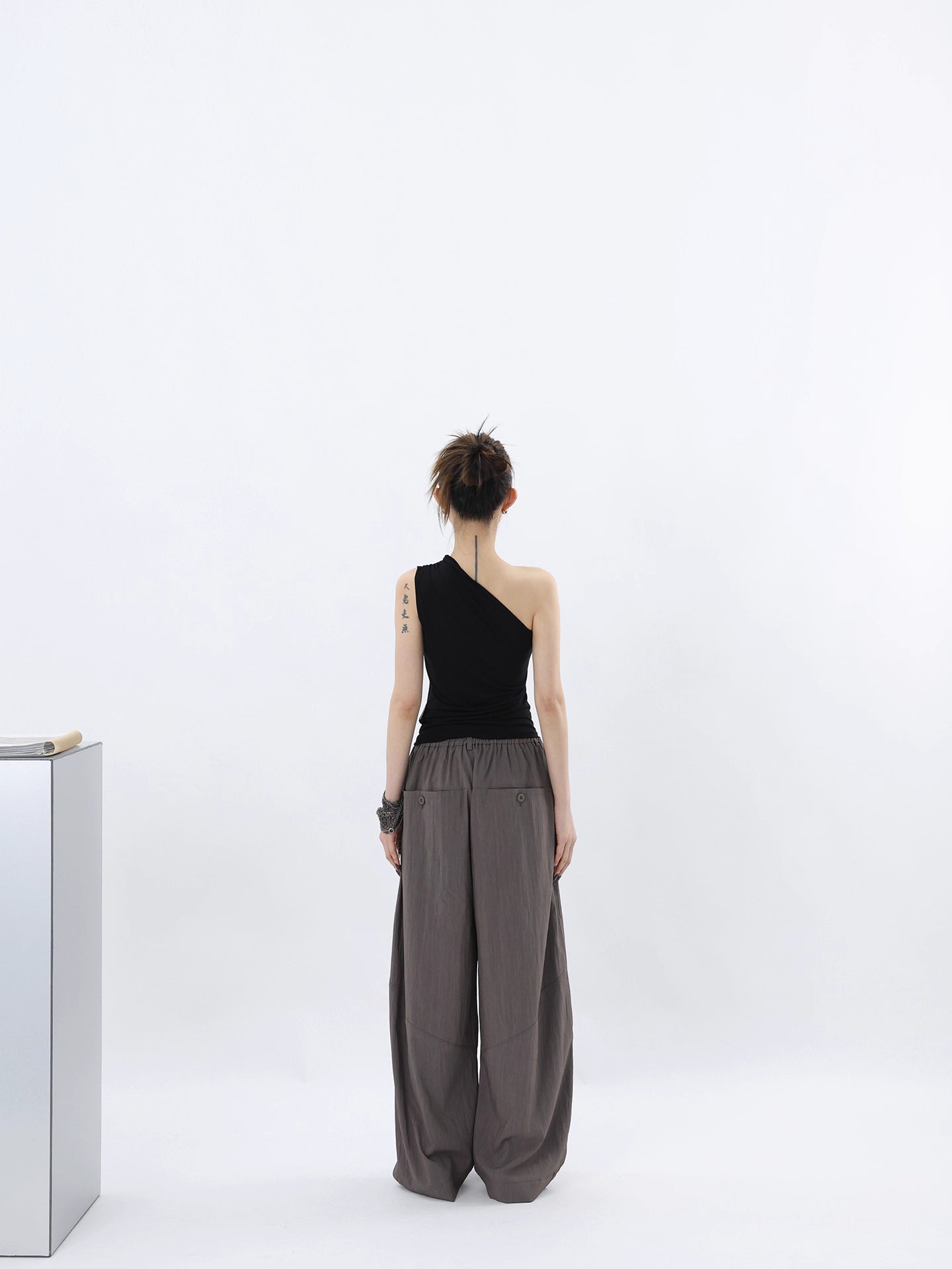 DRAPE BALLOON PANTS