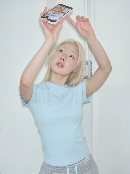 SLEEK SOLID COLOR T-SHIRT
