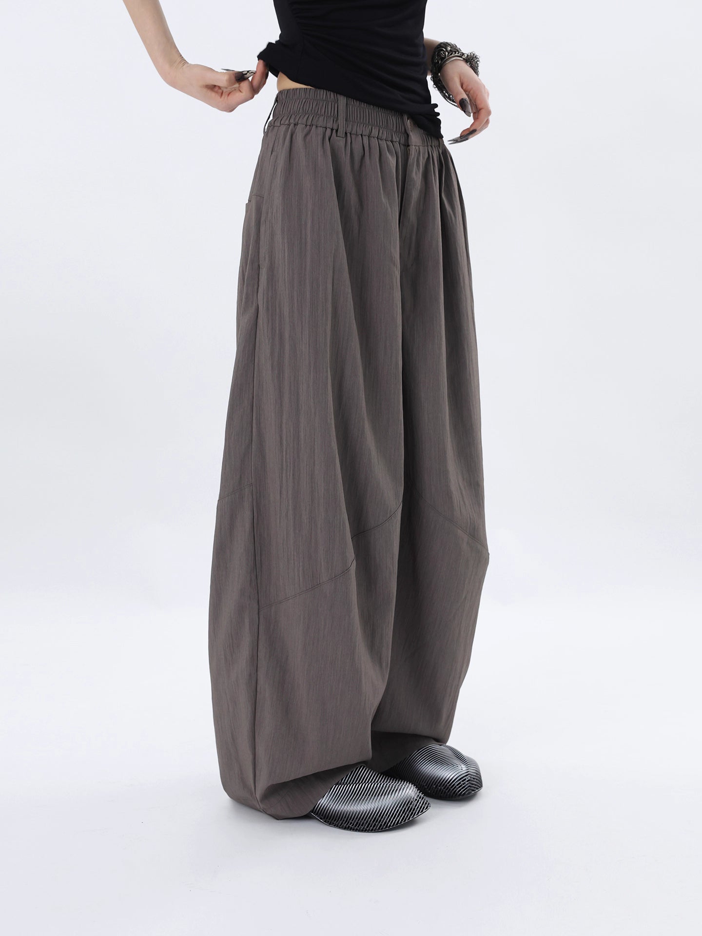 DRAPE BALLOON PANTS