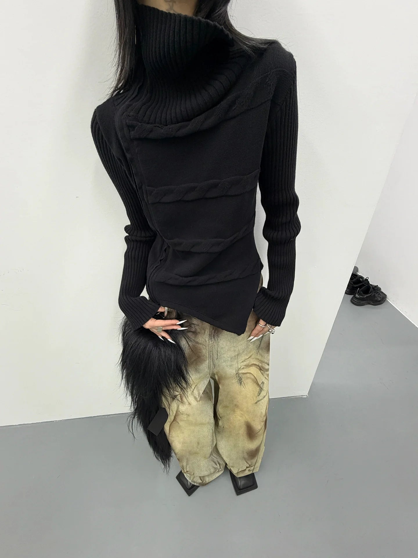 ASYMMETRY HIGH NECK SWEATER