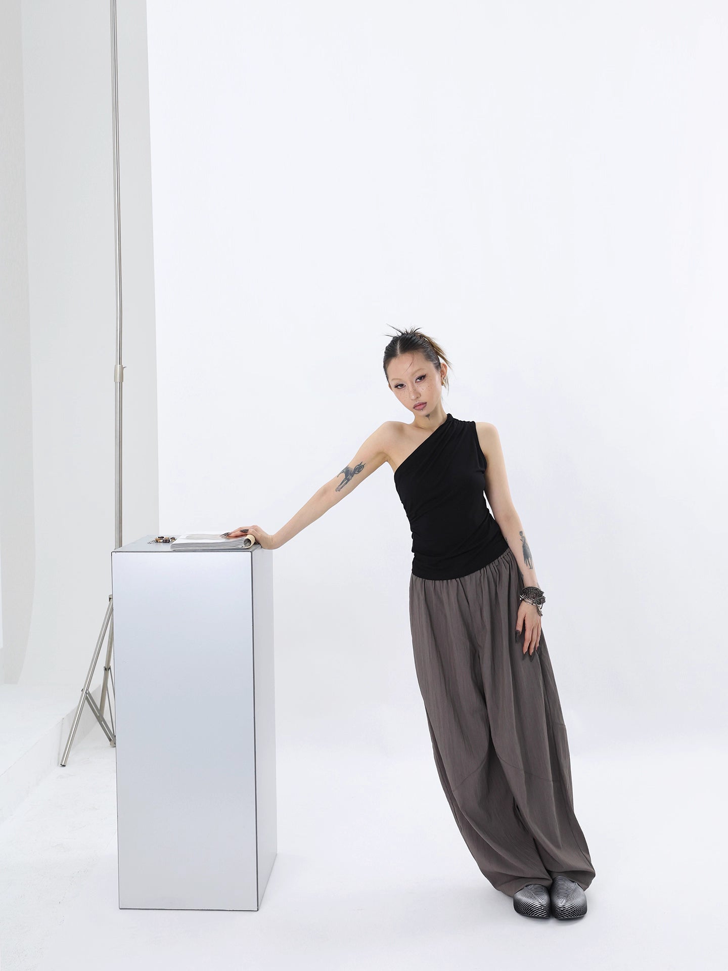 DRAPE BALLOON PANTS