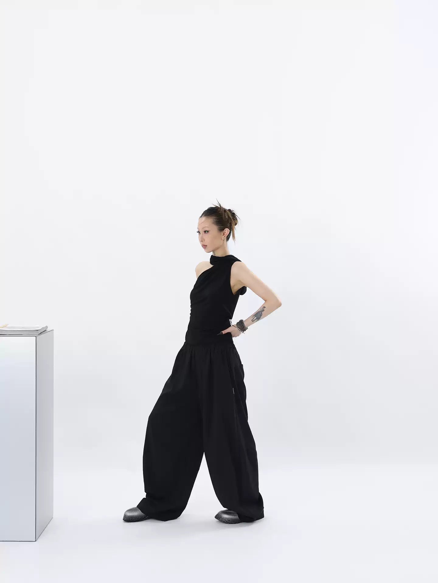 DRAPE BALLOON PANTS