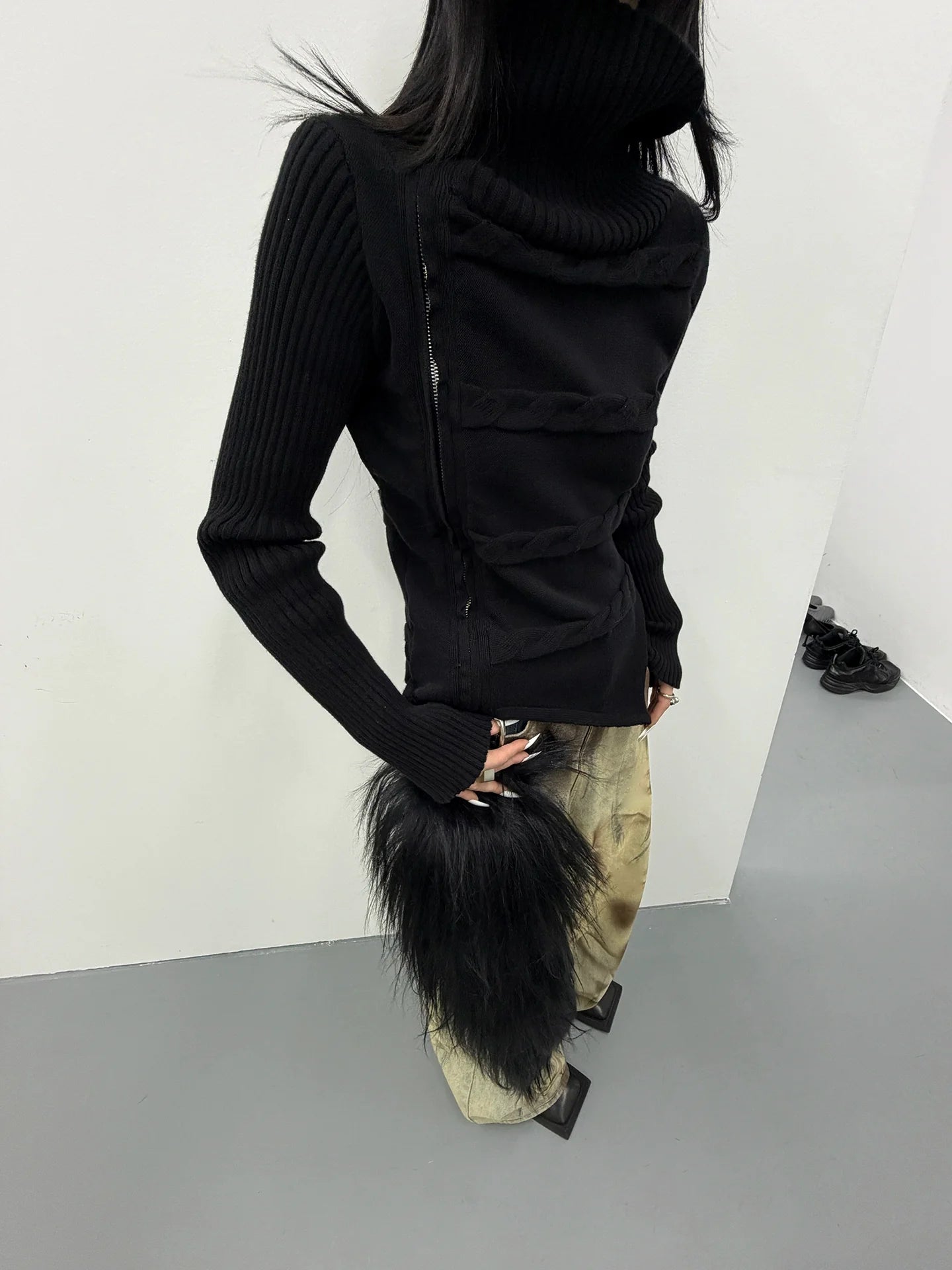 ASYMMETRY HIGH NECK SWEATER